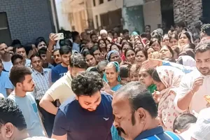 पति-पत्नी, माता-पिता और बेटी की एक साथ उठी अर्थियां, तो छलक पड़े लोगों के आसूं, बोले घरवाले- खिलौनों से खेलनी वाली गुड़िया हमसे रूठ गई है....