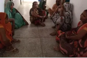 पीलीभीत: मरा बच्चा पैदा हुआ तो परिजनों ने किया हंगामा...प्रसव के दौरान लापरवाही का आरोप