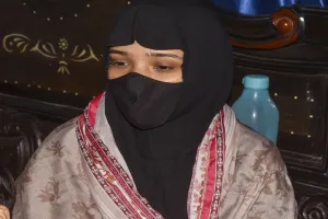 पाक लौटने की समयसीमा आज समाप्त: पाकिस्तानी नागरिकों ने अपने रिश्तेदारों को नम आंखों से कहा अलविदा 