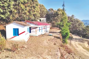 ओखलकांडा के दो विद्यालय बंद, अभिभावक परेशान