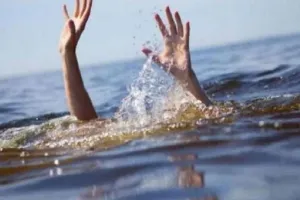 संभल : पुलिस निरीक्षक का बेटा पैर फिसलने पर गंगा में डूबा, तलाश जारी