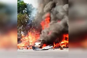 लखीमपुर खीरी: वैन में गैस रिफिलिंग करते समय लगी आग, धमाके से फटा सिलेंडर