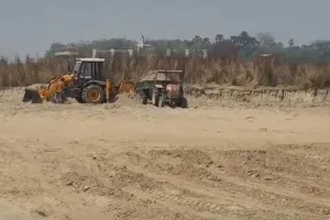 कासगंज: गंगा की कोख हो रही छलनी...अवैध खनन के आगे जिम्मेदारों ने भी मूंदीं आंखें !