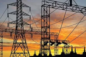 Bareilly: बिजली संकट झेल रहे लोग, 50 करोड़ के कराए कार्य नहीं आए काम