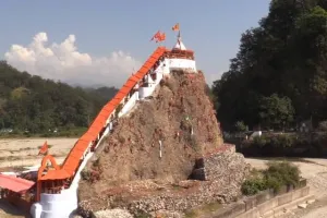 नदी के बीचोंबीच मां गर्जिया का 'चमत्कारी मंदिर', होती है हर मुराद पूरी