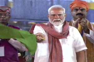 प्रधानमंत्री मोदी ने बिहार को 13,500 करोड़ रु की परियोजनाओं की सौगात दी, चार नई ट्रेनों को दिखाई हरी झंडी