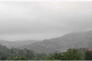 हिमाचल में आंधी-तूफान से भारी तबाही, बिजली और पानी की आपूर्ति ठप, अंधेरे में डूबे सैकड़ों गांव, ओलावृष्टि से फसलें हुईं क्षतिग्रस्त