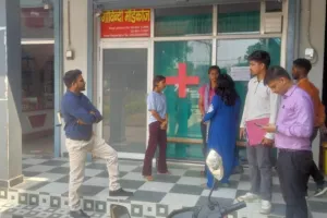  स्वास्थ्य विभाग ने गौलापार में की छापेमारी, बंगाली क्लीनिक सीज    