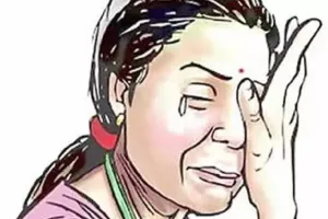 चौकी इंचार्ज ने टरकाया, रोते हुए कोतवाल के पास पहुंची महिला