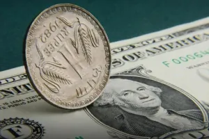 रुपया शुरुआती कारोबार में 19 पैसे की गिरावट के साथ 85.63 प्रति डॉलर पर 