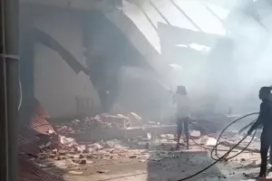 गुजरात: बनासकांठा में पटाखा फैक्ट्री में लगी भीषण आग, 18 लोगों की दर्दनाक मौत, 5 घायल 