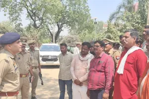 खून का बदला खून: हरदोई में 40 से अधिक लोगों ने घेराबंदी कर अधेड़ को पुलिस के सामने ही फरसे काटा, तमाशबीन बने रहे पुलिसकर्मी  