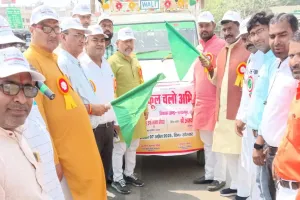 बहराइच: बीईओ अगुवाई में निकली स्कूल चलो अभियान रैली, शत प्रतिशत नामांकन के लिए अभिभावकों को किया जागरूक