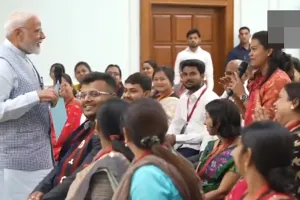 मुद्रा योजना की 10वीं वर्षगांठ पर पीएम मोदी ने की लाभार्थियों से बात, कहा- बांटे 33 लाख करोड़ के लोन