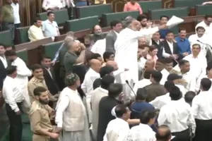 वक्फ कानून के खिलाफ जम्मू-कश्मीर विधानसभा में हंगामा, 'काला कानून वापस लो’ के लगाए नारे