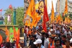 प्रयागराज: गाजी मियां की दरगाह पर धार्मिक झंडा फहराने के मामले में चौकी प्रभारी समेत तीन पुलिसकर्मी निलंबित