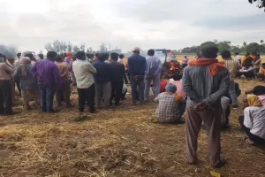 बहराइच: अंतिम संस्कार के लिए परिवार को पूरी रात मनाते रहे थानाध्यक्ष, केस दर्ज कर आरोपियों की गिरफ्तारी की मांग पर आड़े रहे परिजन