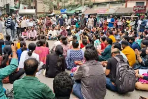 पश्चिम बंगाल: नौकरी जाने और पुलिस कार्रवाई के विरोध में शिक्षकों ने शुरू की भूख हड़ताल 