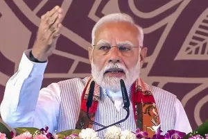 Varanasi: PM मोदी का विपक्ष पर प्रहार, कहा- वे केवल अपने परिवार की उन्नति में रुचि रखते हैं