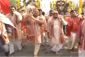 Hanuman Janmotsav: हनुमान जयंती पर वाराणसी में निकाली गई शोभा यात्रा, अजय राय भी हुए शामिल