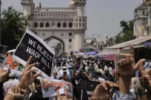 Waqf Bill Protest: मुर्शिदाबाद हिंसा में अब तक 110 लोग गिरफ्तार, इंटरनेट सेवाएं बंद, ममता सरकार पर हमलावर हुई भाजपा 