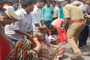 हरदोई: कंटेनर की टक्कर से बाइक सवार मां-बेटी की मौत, ड्राइवर गिरफ्तार