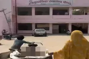 रायबरेली: नहीं मिली एंबुलेंस तो घायल भाई को रिक्शे पर लादकर सीएचसी पहुंचा किशोर, वीडियो वायरल 