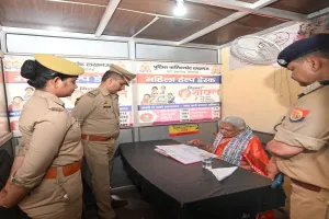 बताओ, कैसे करती हो शिकायतों का निस्तारण... हेल्प डेस्क पर तैनात महिला सिपाही से राज्यपाल ने किया सवाल