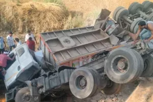 राजस्थान में दर्दनाक हादसा: ट्रेलर की टक्कर से कार सावर लखनऊ के रहने वाले एक ही परिवार के पांच लोगों की मौत