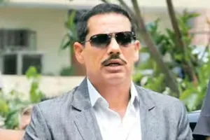 2 किमी पैदल चलकर पूछताछ के लिए ED दफ्तर पहुंचे रॉबर्ट वाड्रा, कहा- जब भी मैं लोगों की आवाज बुलंद करूंगा, ये मुझे दबाएंगे 