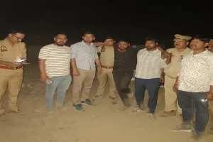 बाराबंकी: फार्महाउस में लूटपाट के आरोपी से पुलिस की मुठभेड़, कार, नकदी व तमंचा बरामद 