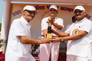 लखनऊ PAC स्टेडियम में दौड़े पेंशनर: सुलखान सिंह की टीम ने मारी बाजी, पहली बार महिलाएं भी हुईं शामिल