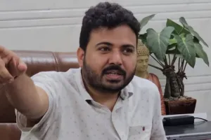 पूर्व विधायक दुर्गेश पाठक के आवास पर CBI की रेड, बोली AAP- डर के कारण रची गयी साजिश