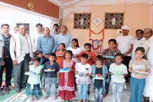 अनुकरणीय पहल : पिता के श्राद्ध पर पौधरोपण, तेरहवीं में 13 बेटियों को शिक्षा के लिए प्रोत्साहन