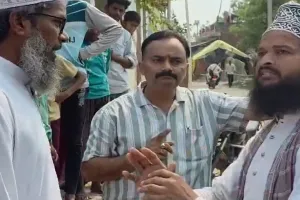 बाराबंकी: जांच टीम को बंधक बनाकर वाहन में तोड़फोड़, कई नामजद 