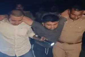 Barabanki Encounter: गैस एजेंसी से लूट का आरोपी एनकाउंटर में घायल, पैर में लगी गोली