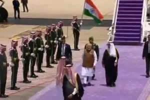 सऊदी अरब पहुंचे प्रधानमंत्री मोदी, एयरपोर्ट पर स्वागत में दी गई 21 तोपों की सलामी 
