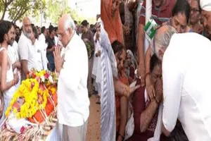 Pahalgam Terror Attack: सीएम भूपेंद्र पटेल ने पहलगाम आतंकी हमले में मारे गए पिता-पुत्र को दी श्रद्धांजलि 