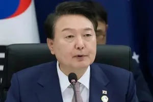 दक्षिण कोरिया में गहराया राजनीतिक संकट! पद से हटाए गए राष्ट्रपति यून सुक येओल, खुशी से नाचने लोग