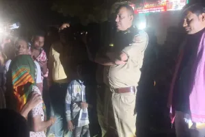 गोरखपुर में रफ्तार का कहर: बेकाबू कार ने एक ही परिवार के सात लोगों को रौंदा, मां-बेटी की मौत, अन्य घायल