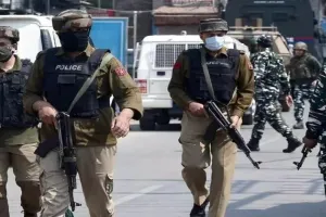 पहलगाम हमला: एक्शन में जम्मू पुलिस, आतंकियों और उनके सहयोगियों के घरों पर की छापेमारी, जब्त किए आपत्तिजनक दस्तावेज