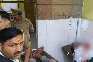 प्रतापगढ़: बाइक पर पीछे बैठे युवक ने सरेबाजार अधिवक्ता का गला रेता, हालत गंभीर...आरोपी गिरफ्तार