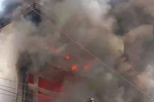 हाथरस के कोल्ड स्टोरेज में 40 घंटे बाद भी नहीं बुझी आग, SDRF आग बुझाने का प्रयास में जुटी