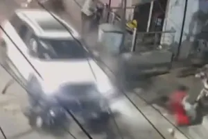 नशे में धुत चालक ने एसयूवी से पैदल यात्रियों और वाहनों को मारी टक्कर, तीन की मौत...छह घायल 