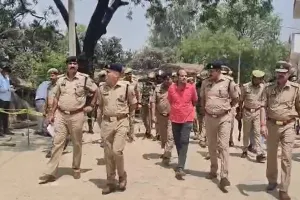 हरदोई: पुलिस की मौजूदगी में जेल से छूटे हत्यारोपी की फरसे से काटकर की थी हत्या, सात महिलाओं समेत 18 गिरफ्तार 