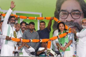 हेमंत सोरेन JMM के केंद्रीय अध्यक्ष हुए निर्वाचित, उनके पिता शिबू सोरेन बने ‘संस्थापक संरक्षक’ 