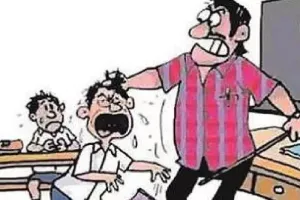 अमरोहा : स्कूल प्रबंधक व शिक्षक ने छात्र को बेरहमी से पीटा, बेहोश