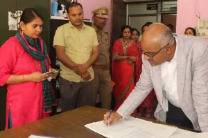 कानपुर में DM ने सर्वोदय विद्यालय का किया औचक निरीक्षण; कर्मचारी, टीचर मिले अनुपस्थित, फटकार लगाते हुए कार्रवाई के दिए निर्देश...