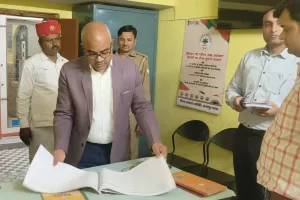 कानपुर में DM जितेंद्र प्रताप सिंह ने नगरीय हेल्थ एंड वेलनेस केन्द्र का किया औचक निरीक्षण; क्षेत्र में प्रचार कराने के दिए निर्देश...