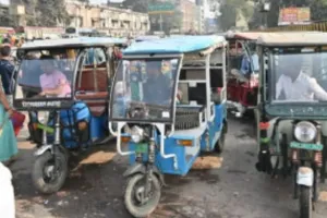 कानपुर में ई रिक्शों की अराजकता पर आज से कसेगी लगाम: तय किए जाएंगे रूट और कलर, नगर निगम, ट्रैफिक लगाएगा कैंप